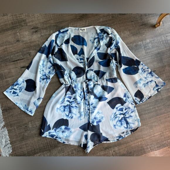 SHOW ME YOUR MUMU FLOWY BLUE FLORAL ROMPER V NECK SHORTS MEDIUM - Picture 5 of 7